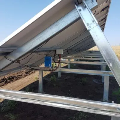 Napelem tartószerkezet 2V öntözőrendszerhez talajra szerelhető (2 függőleges – 2 egyforma oszlop) Napelem tartószerkezet 2V öntözőrendszerhez talajra szerelhető (2 függőleges – 2 egyforma oszlop)
