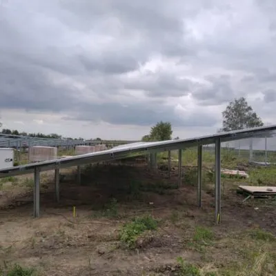 Napelem tartószerkezet 4V, talajra szerelhető (4 függőleges – 2 oszlop) Napelem tartószerkezet 4V, talajra szerelhető (4 függőleges – 2 oszlop)