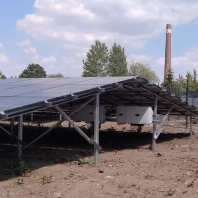 Talajra szerelhető napelemes rögzítőrendszer 4V Kelet–Nyugat (4×4 függőleges – 2×2 oszlop) Talajra szerelhető napelemes rögzítőrendszer 4V Kelet–Nyugat (4×4 függőleges – 2×2 oszlop)
