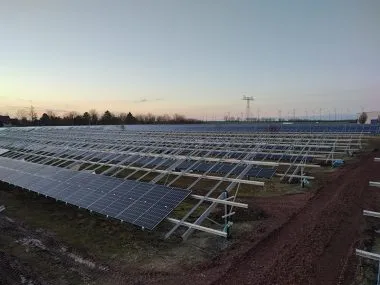 Montaj panouri fotovoltaice la sol, Parc fotovoltaic Atzendorf (17) Montaj panouri fotovoltaice la sol, Parc fotovoltaic Atzendorf