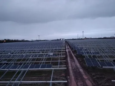 Montaj panouri fotovoltaice la sol, Parc fotovoltaic Atzendorf (5) Montaj panouri fotovoltaice la sol, Parc fotovoltaic Atzendorf