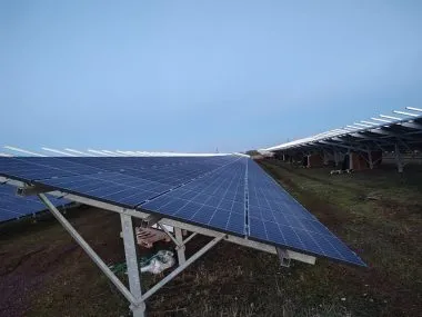 Montaj panouri fotovoltaice la sol, Parc fotovoltaic Atzendorf (6) Montaj panouri fotovoltaice la sol, Parc fotovoltaic Atzendorf