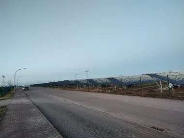 Montaj panouri fotovoltaice la sol, Parc fotovoltaic Atzendorf (8) Montaj panouri fotovoltaice la sol, Parc fotovoltaic Atzendorf