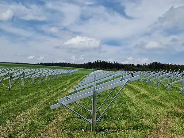 Montaj panouri fotovoltaice la sol, Parc fotovoltaic Reitzendorf (2) Montaj panouri fotovoltaice la sol, Parc fotovoltaic Reitzendorf