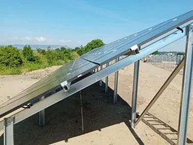 Napelem tartószerkezet 2V talajra szerelhető (2 függőleges)